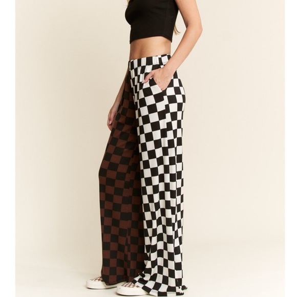 🏁 JUST ARRIVED 🏁 Split Decision Checkered Wide-Leg Pants - Picture 5 of 9